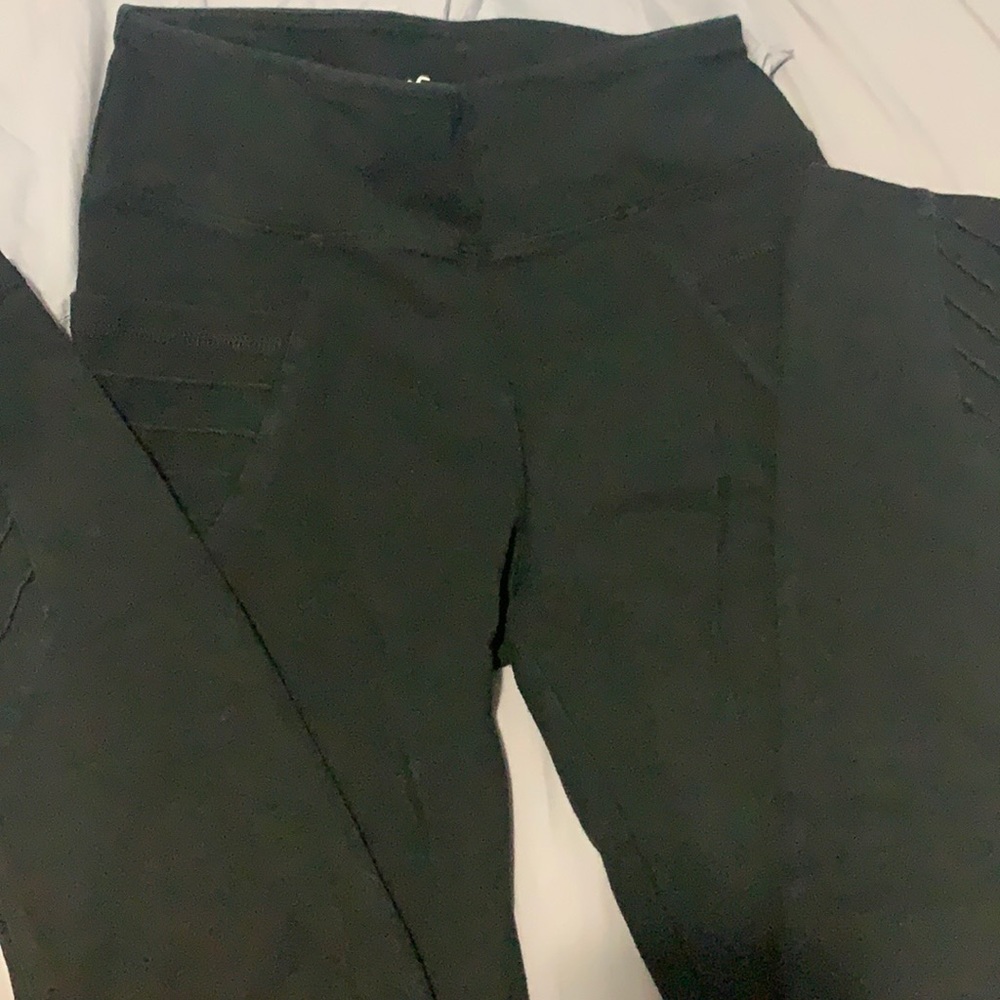 Hollister leggings in size medium